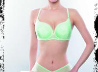 汤加丽裸体乳房图片欣赏