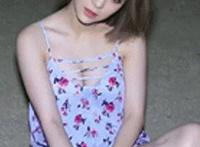 班花趴在桌子：把班花摁在桌子一起摸，把班花摁在桌子图片