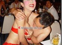 看老公吃老婆的奶(图)：老公吃老婆奶视频直播