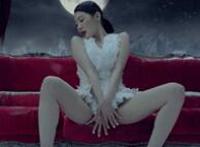 男人插女人在床上尖叫动态图：男人插女人爽视频