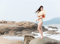 青岛美女海边图片 青岛美女海边图片