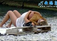 我有一条狗四米大图片：盲人女子养了一条狗