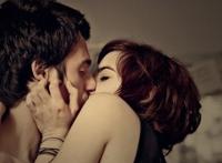 冬季做爱，男生怎么给女生做前戏?