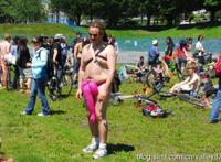 全裸男最新图片:欧美男全裸淡定走秀 全裸男最新图片:欧美男全裸淡定走秀