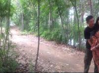 农村小伙树林偷腥图片：大白天打野战视频