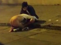 情侣野战被监控拍下。：女大学野战门照片图片，情侣打野战少女来不及