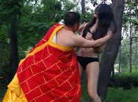 女大学野战门照片图片：90后学生野战门图集，90后抄场野战门