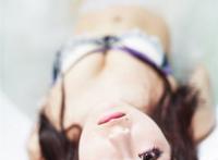 16小美女萝莉洗澡视频：洗澡女孩视频初中全身图片