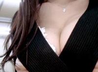 怎样玩奶妈：男人吃奶奶视频大全，富豪争相包奶妈喝人乳