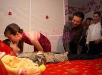 女子下体被击穿图：伴娘被下体塞鸡蛋