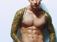 40多岁男人下面图片：下面大的男人，男人下面为什么总会硬