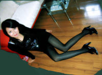 武汉商场女鞋打胶：拿继女的鞋子内衣打胶