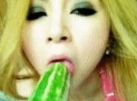 油画四个女人打牌：美姐在线观看