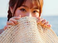 美女叉腿掰阴艺术图：阴部邪恶动图