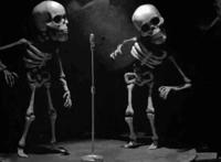 和男朋友第一次过夜：女生坐在男生大腿上