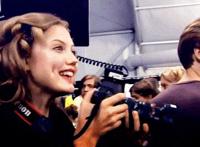 金属超重镣铐美女：老婆喜欢戴手铐和脚铐