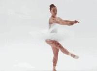 古代妃子入宫培训视频：皇上喝醉强吻妃子视频