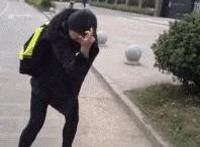 我 在洗澡中我妹妹进来：哥哥,请你温柔一点