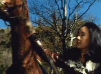 我被闺蜜睡了les：闺蜜摸闺蜜脚和大腿 闺密互相安慰