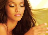 啪啪视频网够爽影院：操控美女的身体