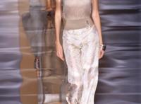 米兰全棵时装透明时装：薄纱凸点内衣秀 性感视频 最性感