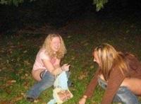 大人正在尿床视频：中国美女尿床视频