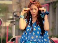 看女生的裙子里面视频：男人舔女人的禁区视频