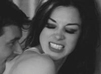 十八岁以下的吻叫什么：18以下禁止入内视频