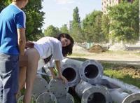 拍客情侣草丛不雅视频：拍客情侣宿舍不雅视频