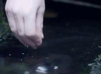 真人口咬动态图片图：舔女人明道怎么舔图片