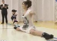 狗与女交动态图：男人叉b真实动态图