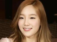 我被外国人塞得满满的：两根棍儿同时进入