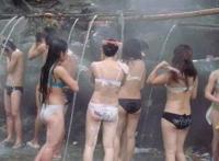 少数民族风情裸浴大图：天体村