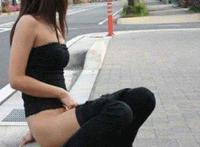 我曾经的偷窥者经历：农村厕所不分男女看见