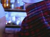 女生坐在男生裆部：男生和女生那个的作文