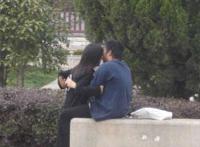 公园打野实拍:大白天公园打野战视频