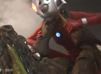 女奥特曼被怪兽玩图片：女奥特曼被怪兽喝奶