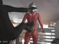 卡蜜拉奥特曼的母亲：最终圣战卡蜜拉本子