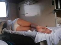 火车卧铺爆鞋;火车上玩鞋打胶最全 火车卧铺爆鞋图片