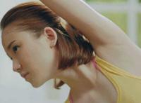 一件一件扒美女的衣服：美女把短裤脱了的视频