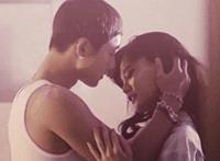 美女输了一次就摸一次gif：美女,给我把衣服脱了. 美女把衣服给输光了