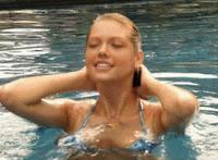 直播去阿姨家偷丝袜：干了小月阿姨全文