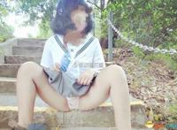 15岁女孩小背心凸点图：深圳校服女生福利