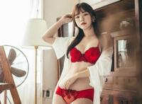 陈佳玲裸体艺术：第一裸模张幕雨