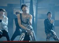 exo集体裤裆凸起的图：边伯贤舞台上裤子凸起