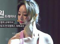 肘膝付体图第一期：看光了肘膝体位第一期 插女人屁眼真人动态图