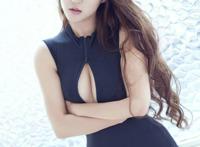 美女腿下的黑洞两人弄 美女两个腿之间的秘密