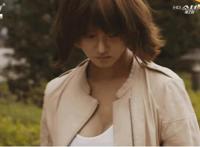 男人解开女人衣服视频 晚上男人和女人在床上