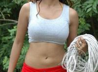 耻骨肉多的女孩子照片：耻骨很突出图片