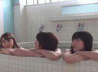 吃女人精华动图：男人吃女人精华液视频 喝女人的精华液